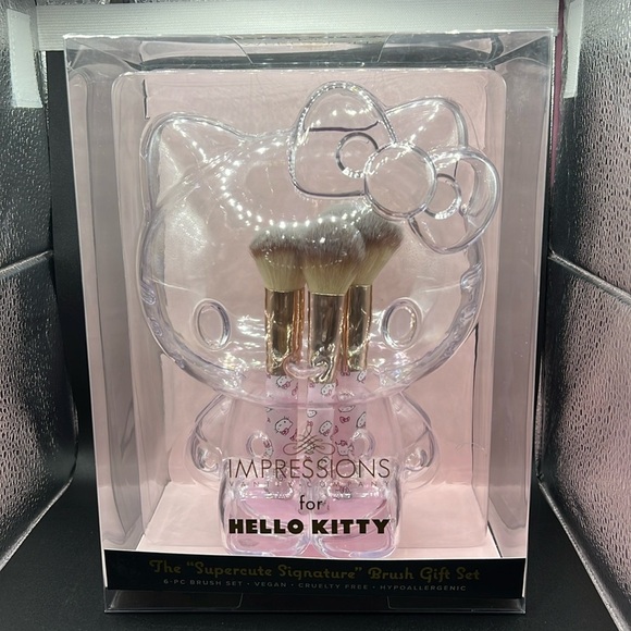 Impressions Other - 🎉 New Hello Kitty Clear The Supercute Signature 6 Piece Brush Gift Set